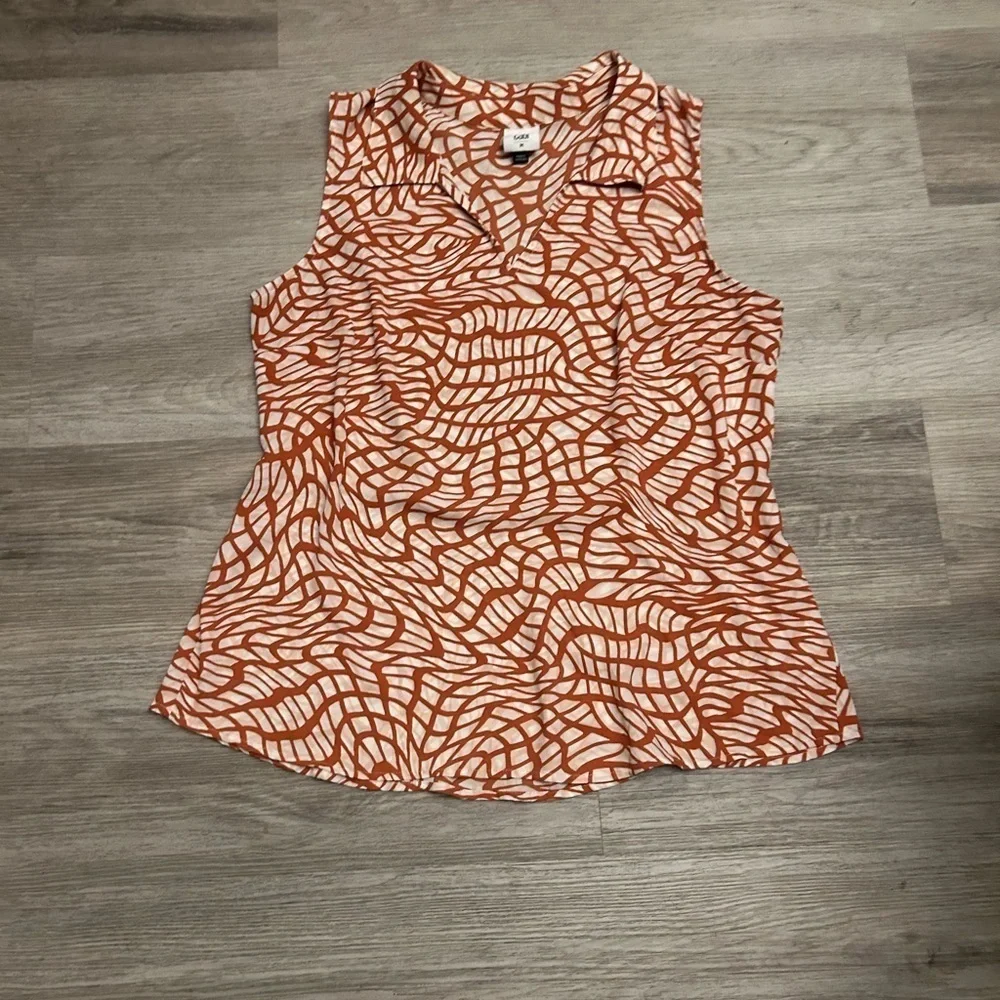 CAbi Twirl Sleeveless Blouse with Notched Collar. Pit to pit-19” - Picture 2 of 6
